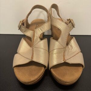 ✨ Clarks Gold Leather Cork Wedge Sandals | Size 9